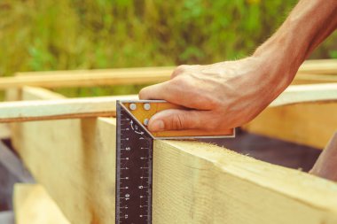 işçi ölçümleri bir mezura ile yapar