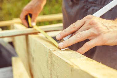 işçi ölçümleri bir mezura ile yapar