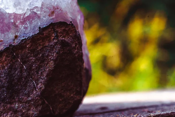 Kryształowy kamień makro podłoży mineralnych — Zdjęcie stockowe
