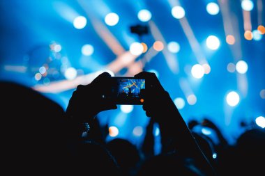 Novokuzneck, Rusya - 07.07.2018: insanlar konserinde