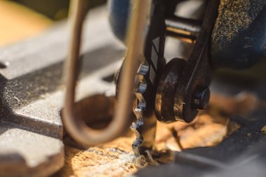 bir elektrikli testere ve testere Yönetim Kurulu