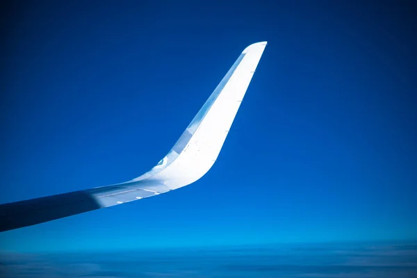 Der Blick aus dem Flugzeugfenster — Stockfoto