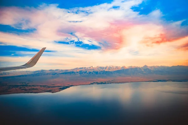 La vista dal finestrino dell'aereo — Foto Stock