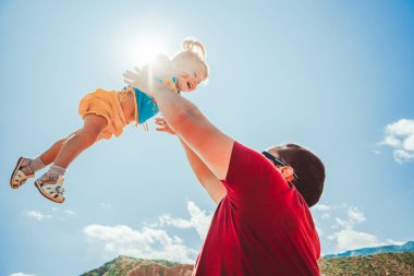 Baba çocuk kadar seçer