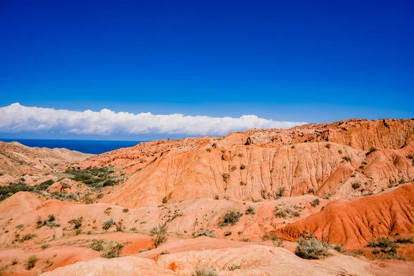 El paisaje de las montañas rojas — Foto de Stock