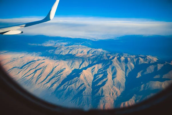 La vista dal finestrino dell'aereo — Foto Stock