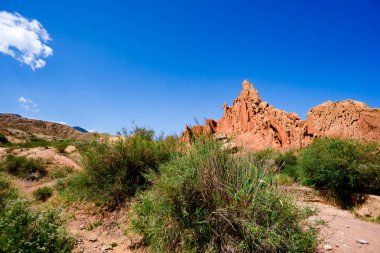 Kırmızı dağlar peyzaj