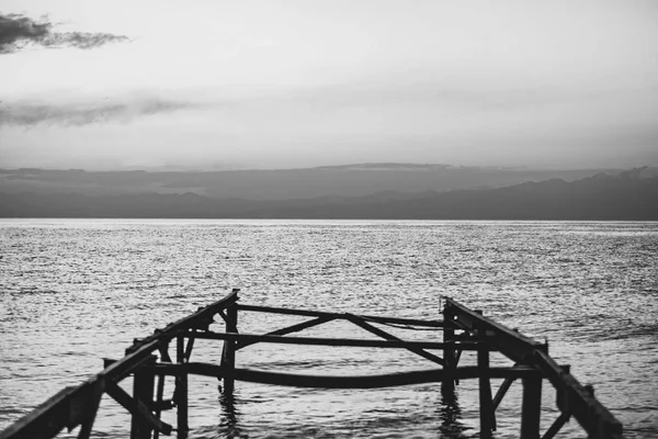 Gün batımında tahta iskele — Stok fotoğraf