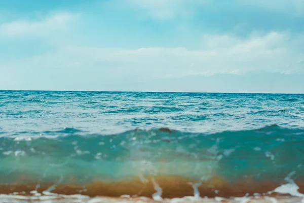 Meeresoberfläche Sommer Welle Hintergrund. natürliche tropische Wasserparadies. Würfel Natur entspannen. — Stockfoto