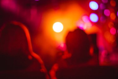 Konserdeki izleyiciler