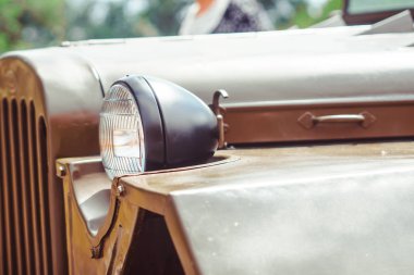 Eski arabanın farları