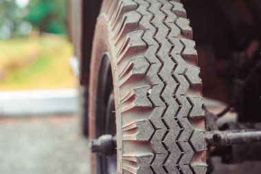 Kamyon tekerleği kış