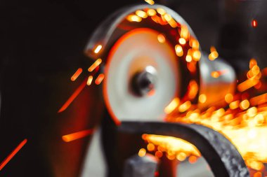 Testere demir çalışma kıvılcım