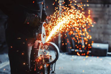 Testere demir çalışma kıvılcım