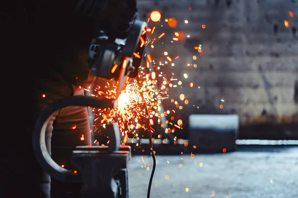 Working saws iron sparks — Stock Photo, Image