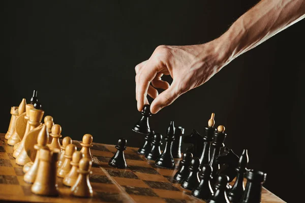 Main tenant les échecs — Photo