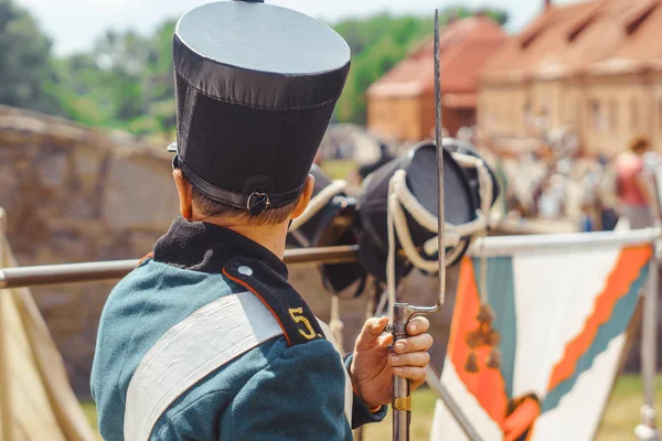 Novokuzneck, Rusko - 01.07.2018: lidé ve staré vojenské uniformě — Stock fotografie