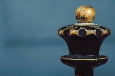 Kraliçe yalnız satranç