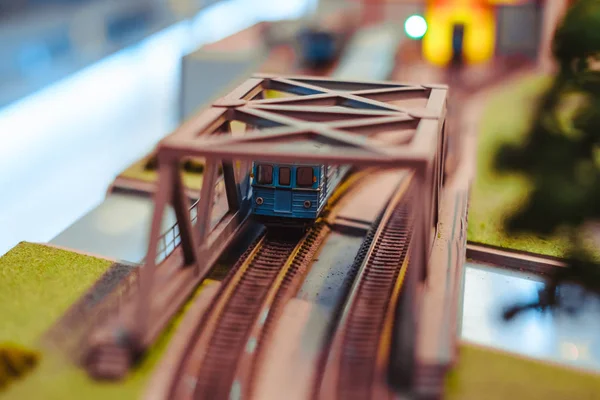 Un modello giocattolo di un moderno treno elettrico — Foto Stock