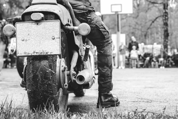 Motociclista prima della partenza — Foto Stock