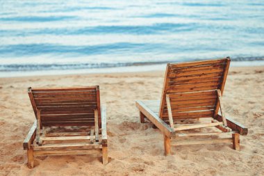 güneşlenme denizin kenarında