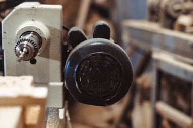 Atölyedeki eski makine