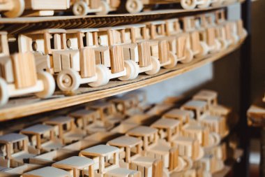 raf Ahşap oyuncaklar