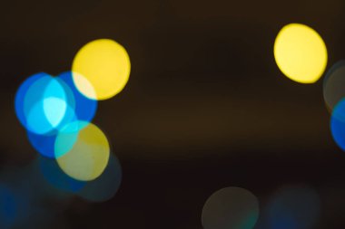 Projektörler bir konserde