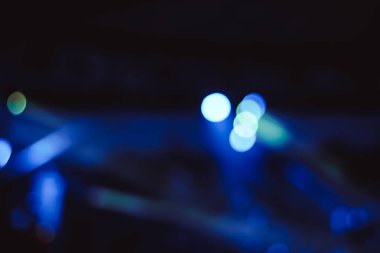 Projektörler bir konserde