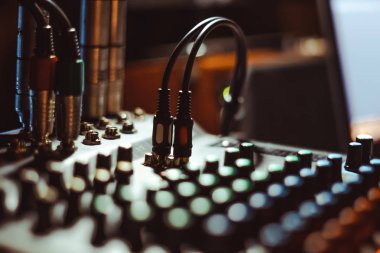 Konserde karıştırma konsolu