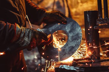 Testere demir çalışma kıvılcım