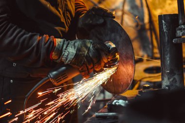 Testere demir çalışma kıvılcım