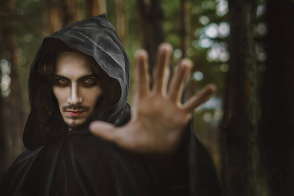 warlock pointing finger