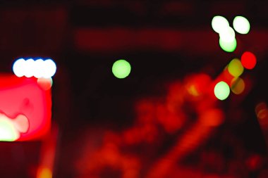 Projektörler bir konserde