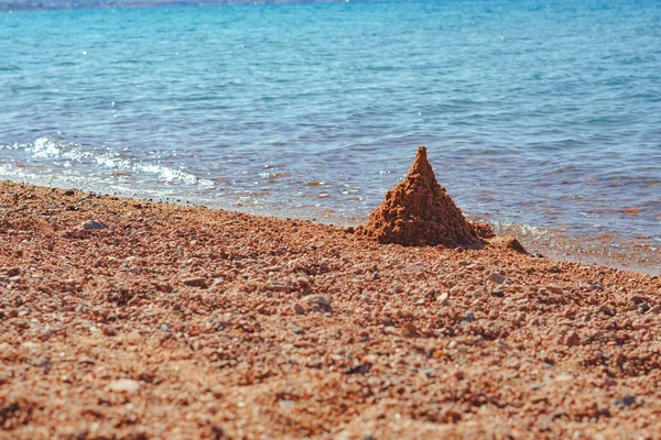 A mound of sand on the shore — Stock Photo, Image