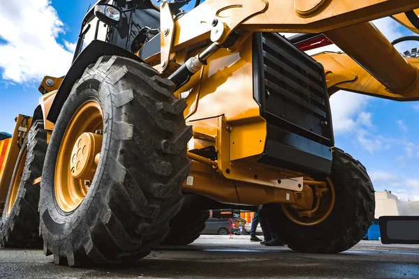 Nouveau tracteur à l'exposition — Photo