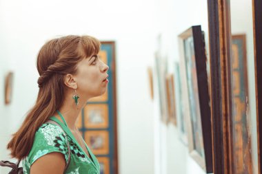 Novokuzneck, Rusya - 01.09.2018: kız resim Müzesi