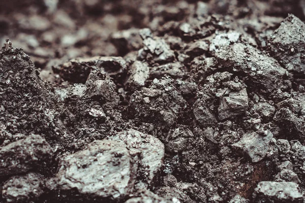 Куча угля. место, где уголь хранится для продажи . — стоковое фото