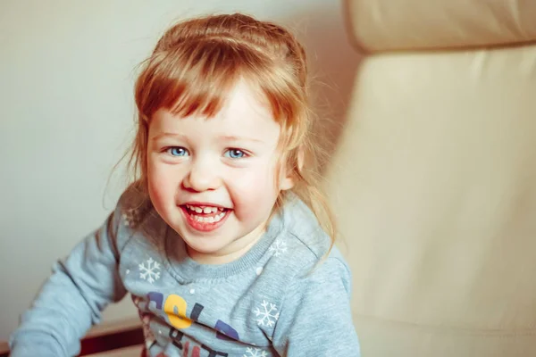 O rosto de uma menina feliz — Fotografia de Stock