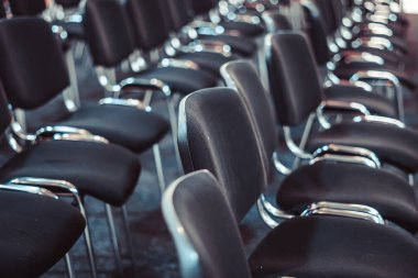 üst üste oditoryum koltukları