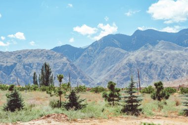 Güzel mountainscape manzara mavi gökyüzü