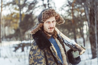 güzelliğini ile şapkalı adam