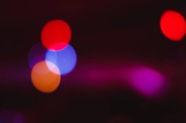 Projektörler bir konserde