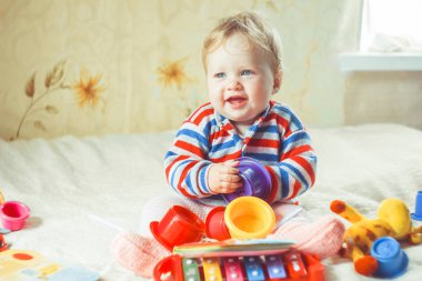 Çocuk yatağa çalış