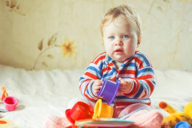 Çocuk yatağa çalış