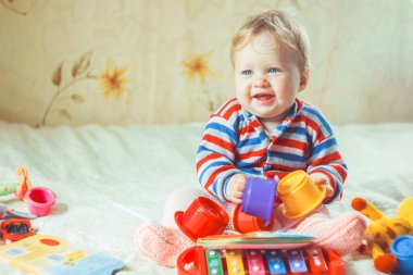 Çocuk yatağa çalış