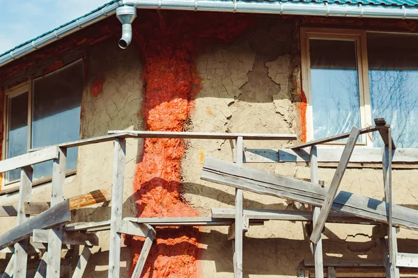 Onvoltooide huis van stro blokken — Stockfoto