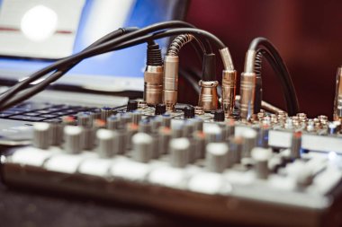 Konserde karıştırma konsolu