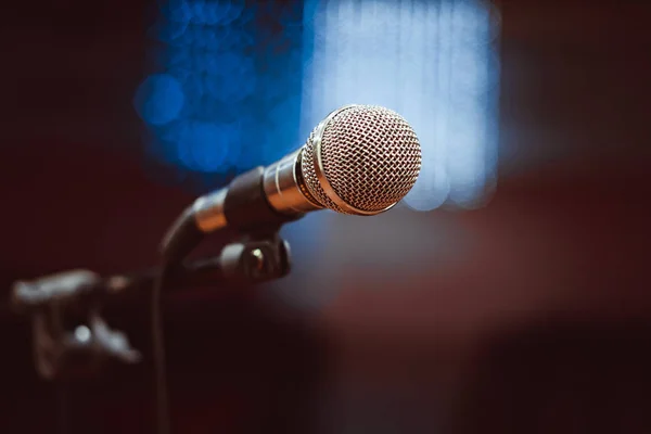 Microphones dans la salle de concert — Photo