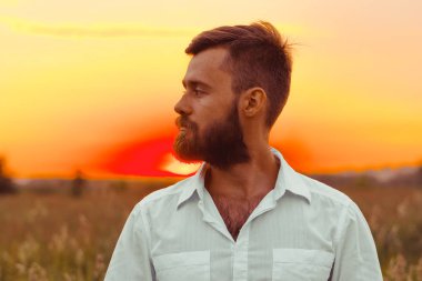 sakallı adam profili